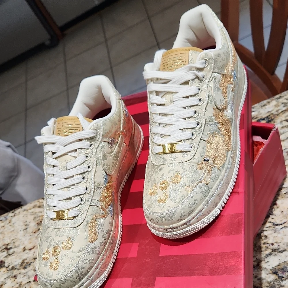 Floral Embroidered Sneakers Nike - Picture 4 of 8